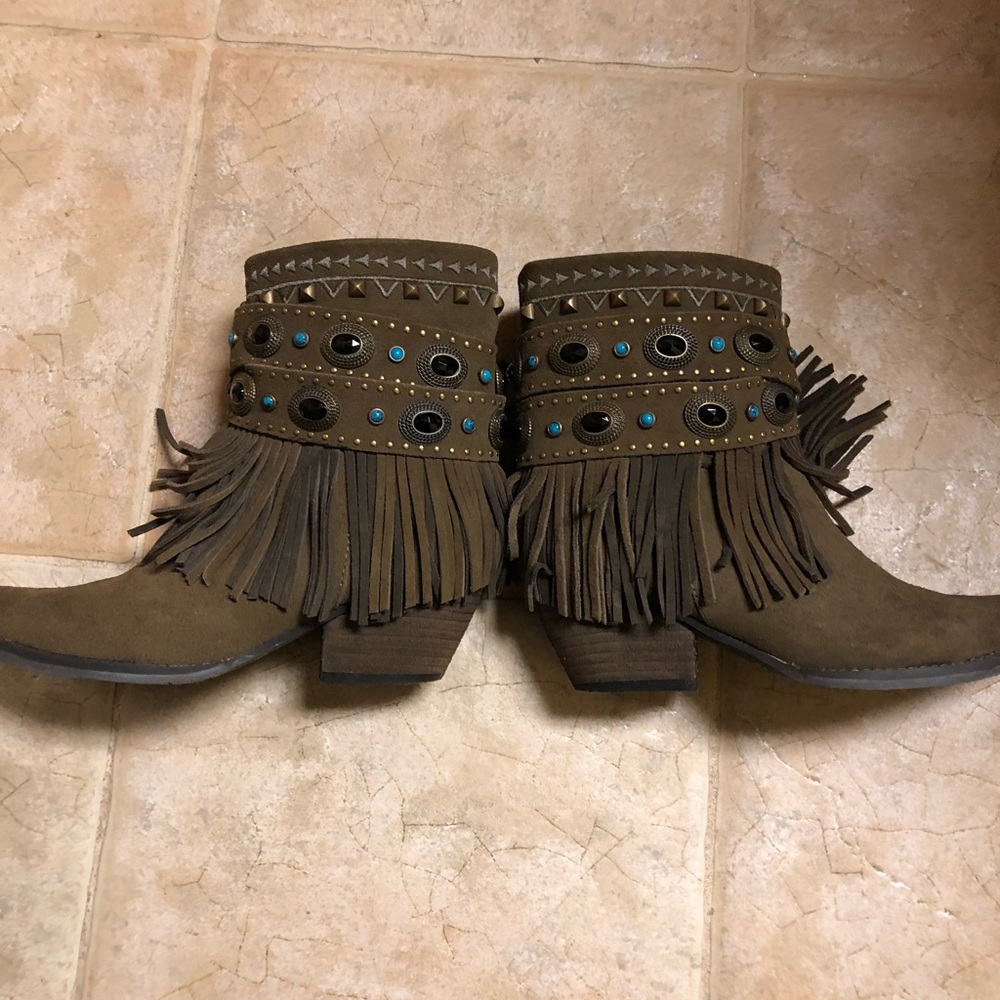 Verse Leather Western Gorgeous boot.